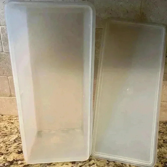 Vintage Tupperware Bread Storage Container - Picture 2 of 4